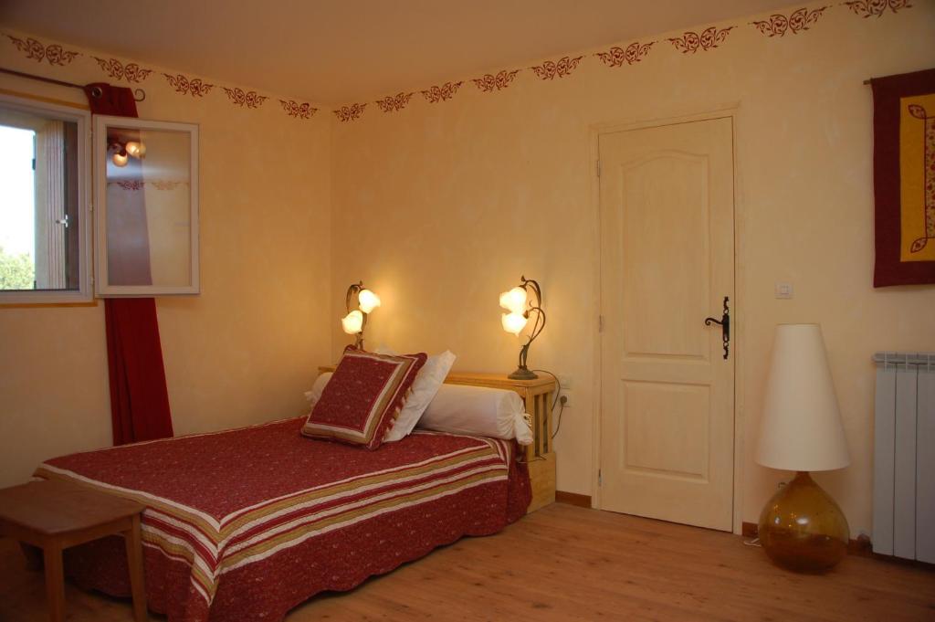 Bed and Breakfast Mas de la Sauline à La Roque-d'Antheron Chambre photo